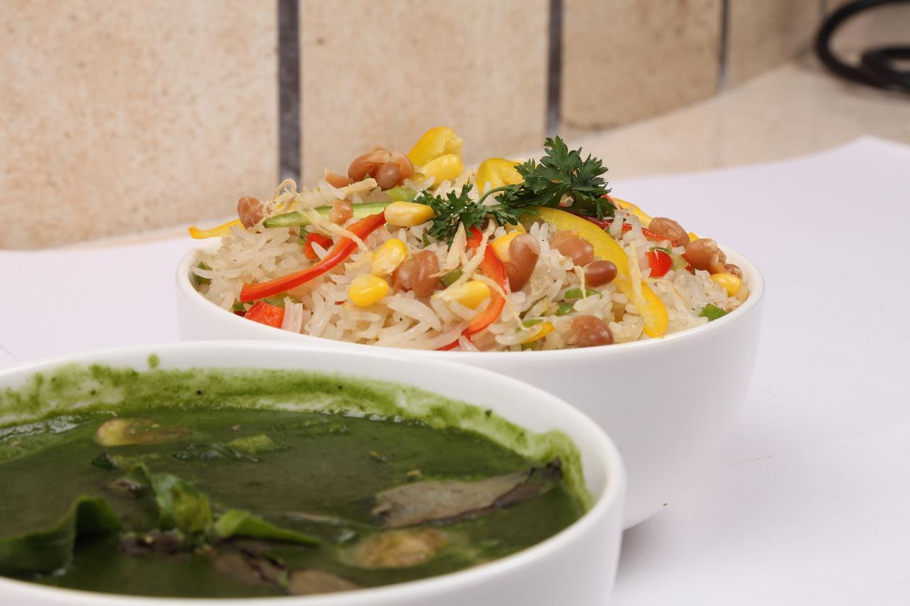 Urbane The Hotel Ahmedabad Bagian luar foto
