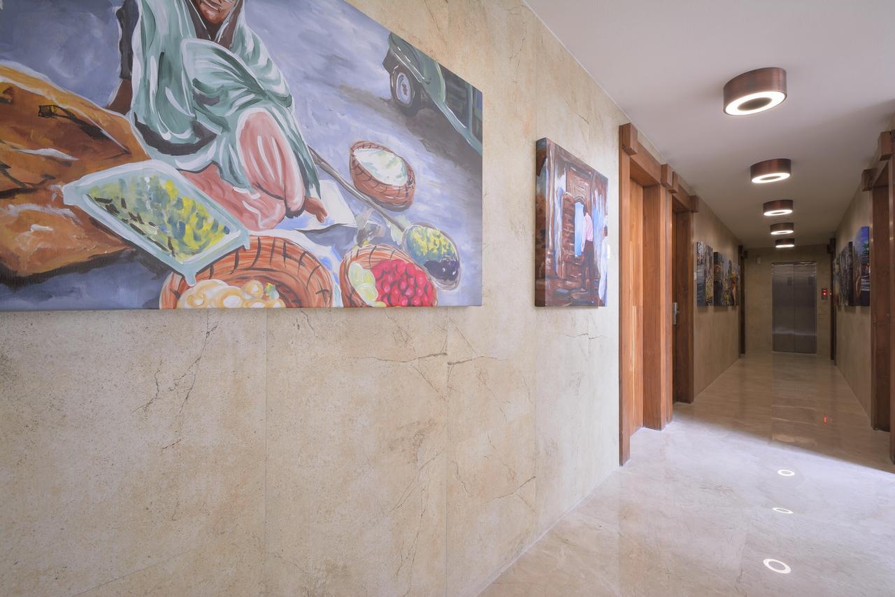 Urbane The Hotel Ahmedabad Bagian luar foto