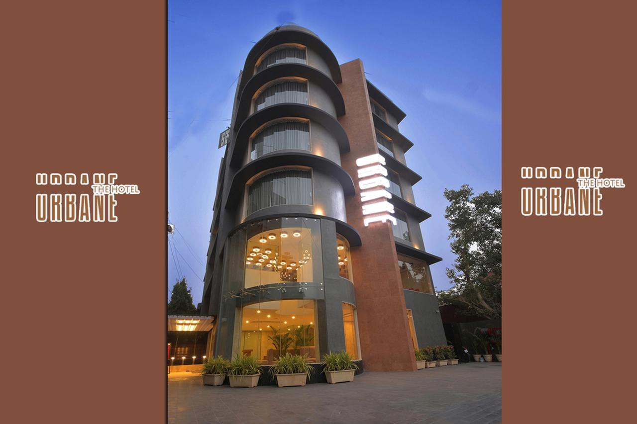 Urbane The Hotel Ahmedabad Bagian luar foto