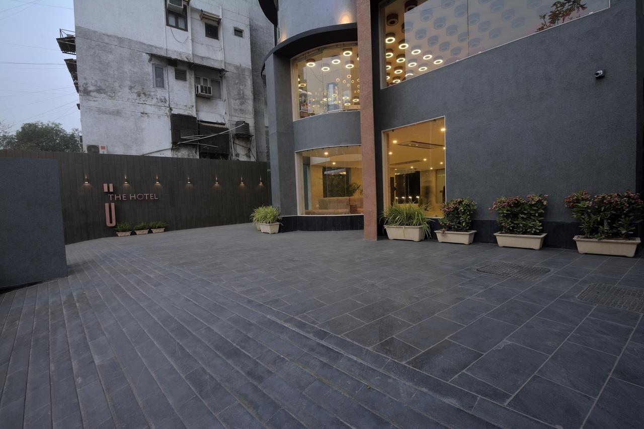 Urbane The Hotel Ahmedabad Bagian luar foto