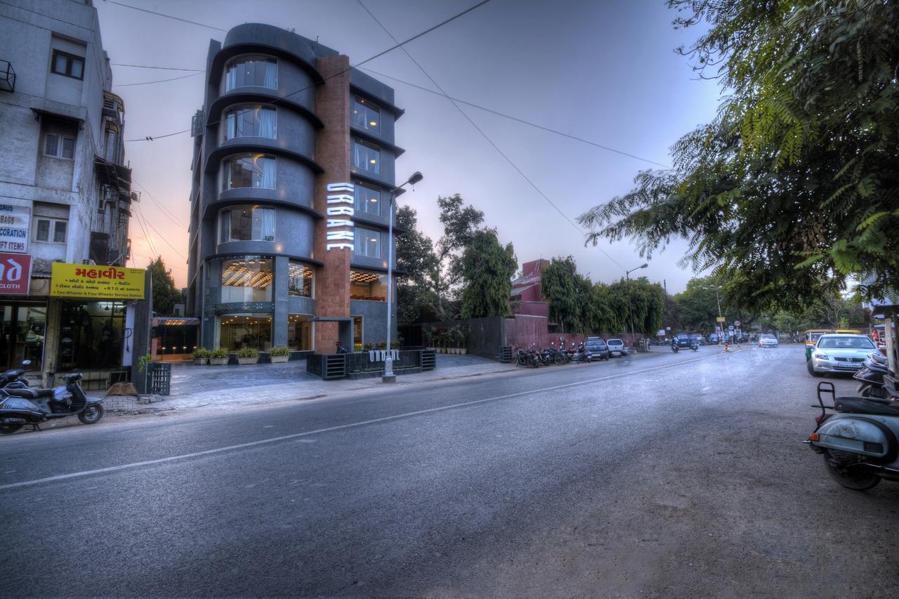 Urbane The Hotel Ahmedabad Bagian luar foto