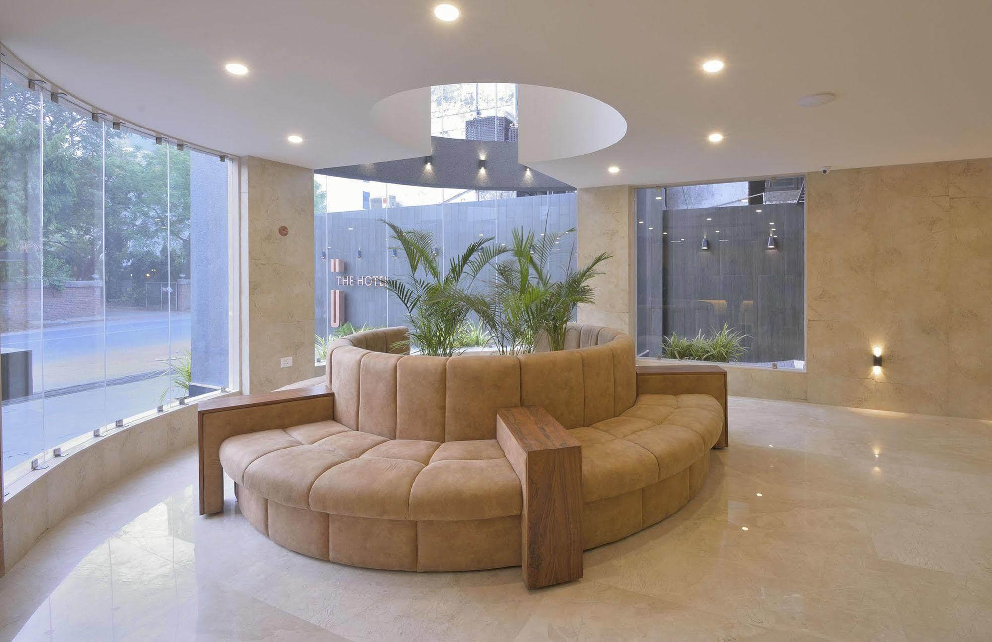 Urbane The Hotel Ahmedabad Bagian luar foto