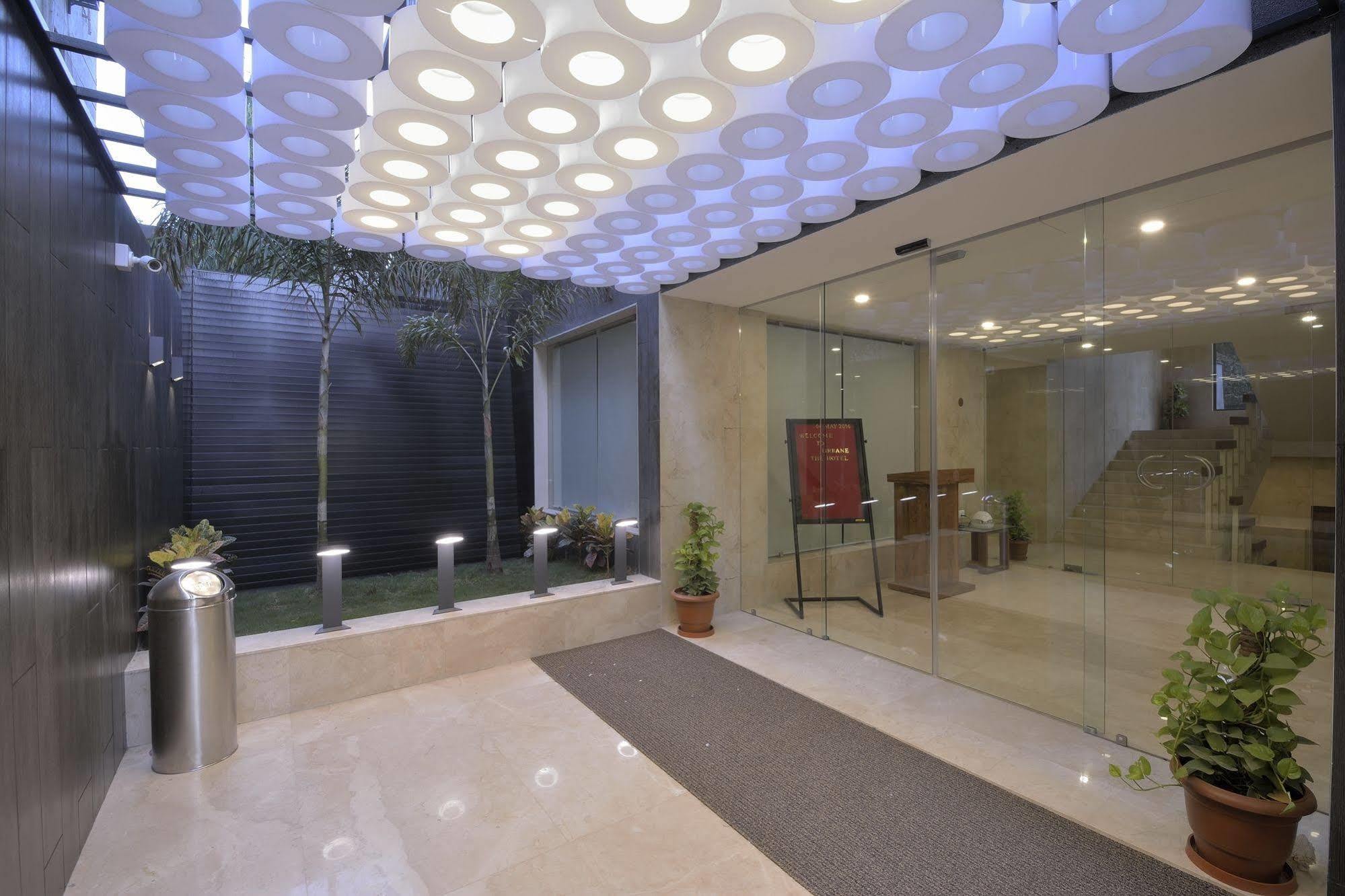 Urbane The Hotel Ahmedabad Bagian luar foto